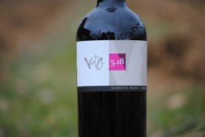 Foto botella vino tinto de la colección Vd'O varietales de terroir: Garnacha con suelo arenisco.