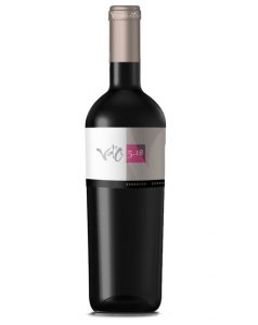 Foto botella vino tinto de la colección de Vd'O monovarietal de garnacha tinta en suelo arenisco del año 2018